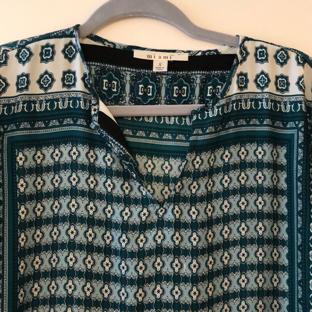 Francesca’s Collection blouse - Picture 2 of 3